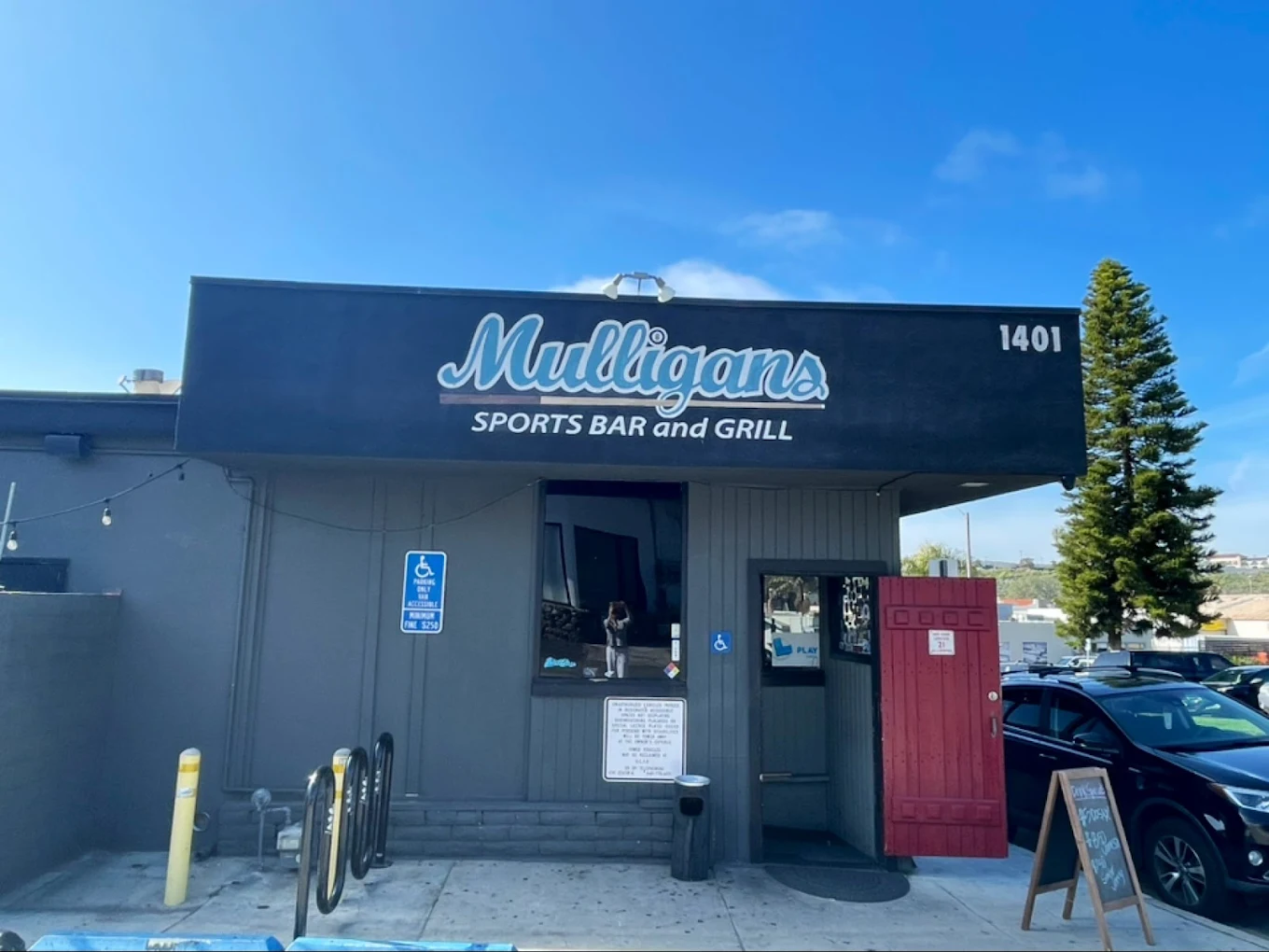 Mulligans Bar