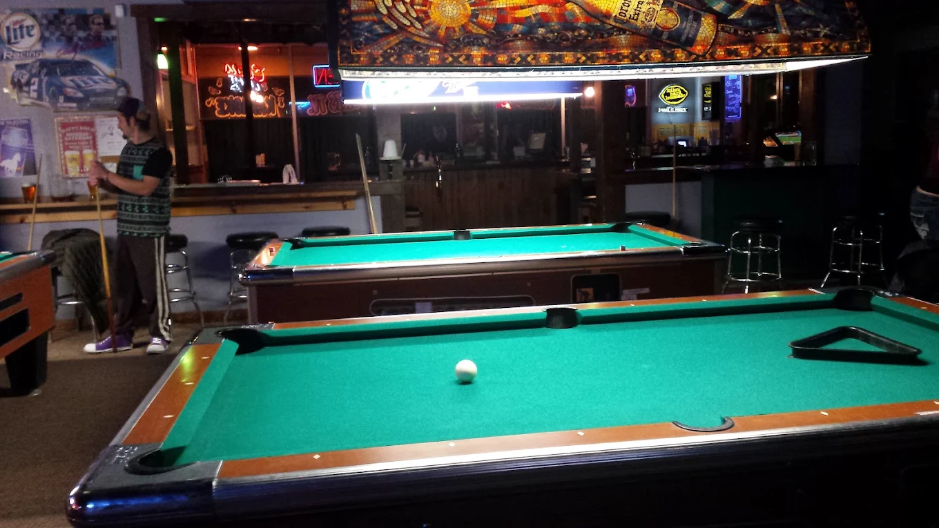 Hooligan's Pub pool hall exterior/interior
