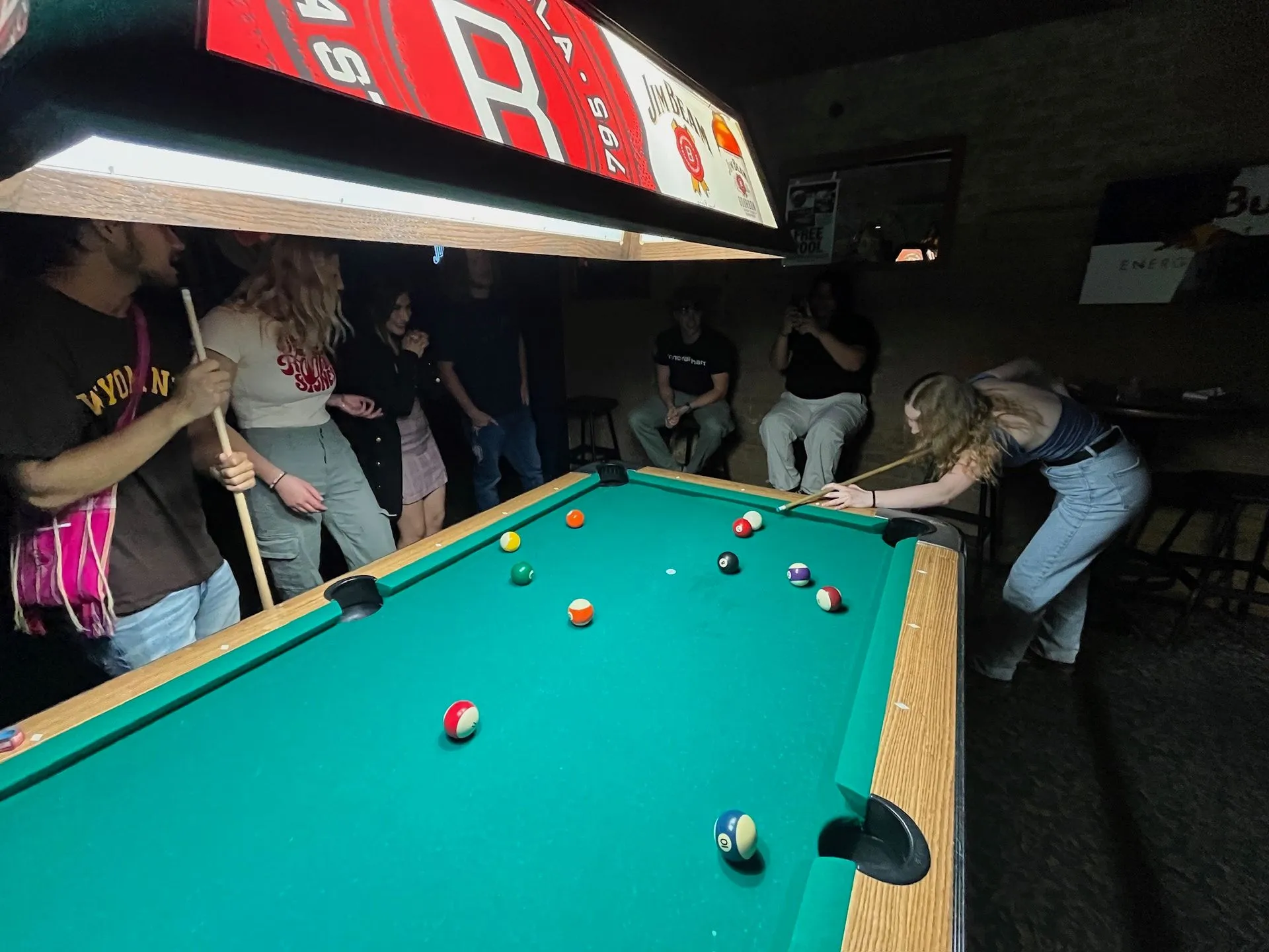 Humpin' Hannah's pool hall exterior/interior