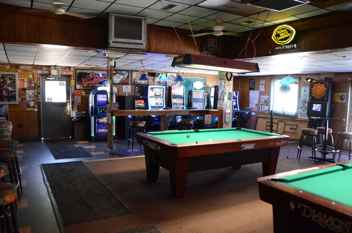 Snookers Sports Bar & Grill pool hall exterior/interior