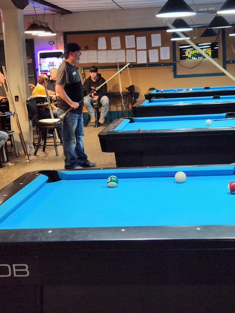 Biggen's Bar & Billiards pool hall exterior/interior