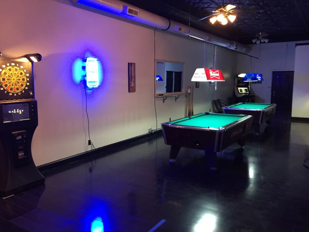Benderz pool hall exterior/interior