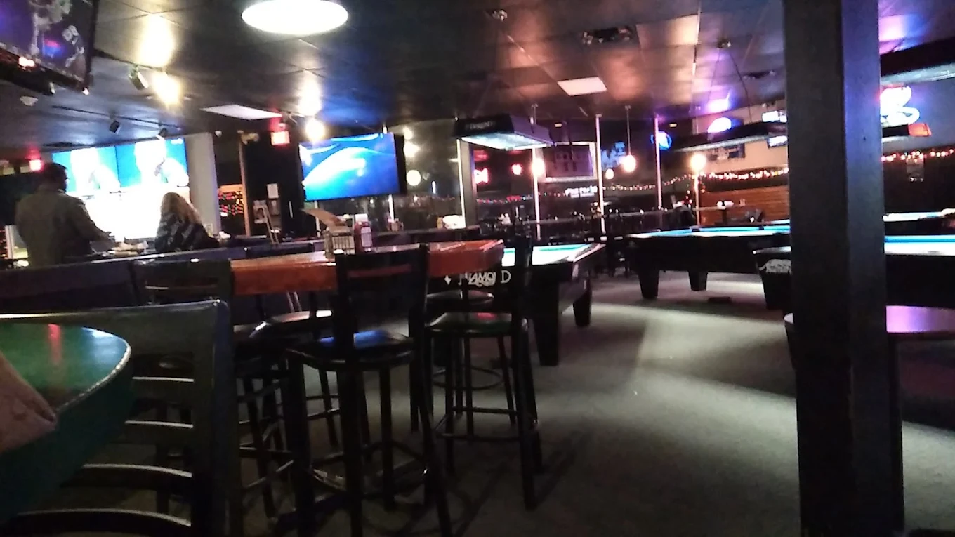 Kip's Pub pool hall exterior/interior