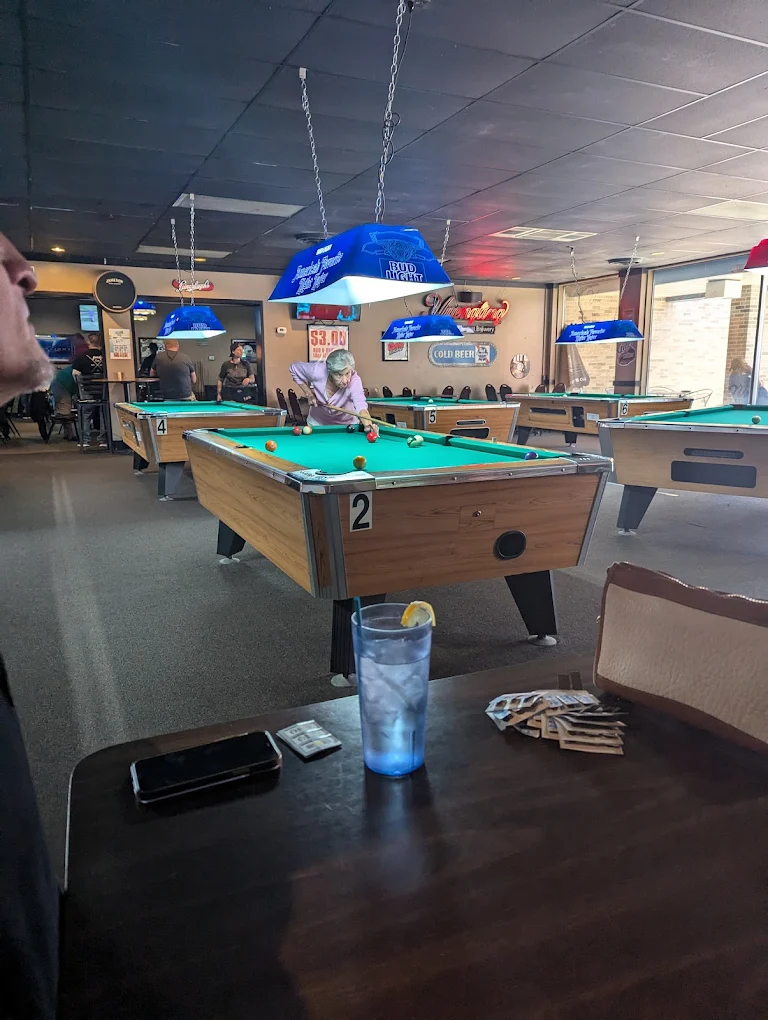 Corner Pocket Pub pool hall exterior/interior