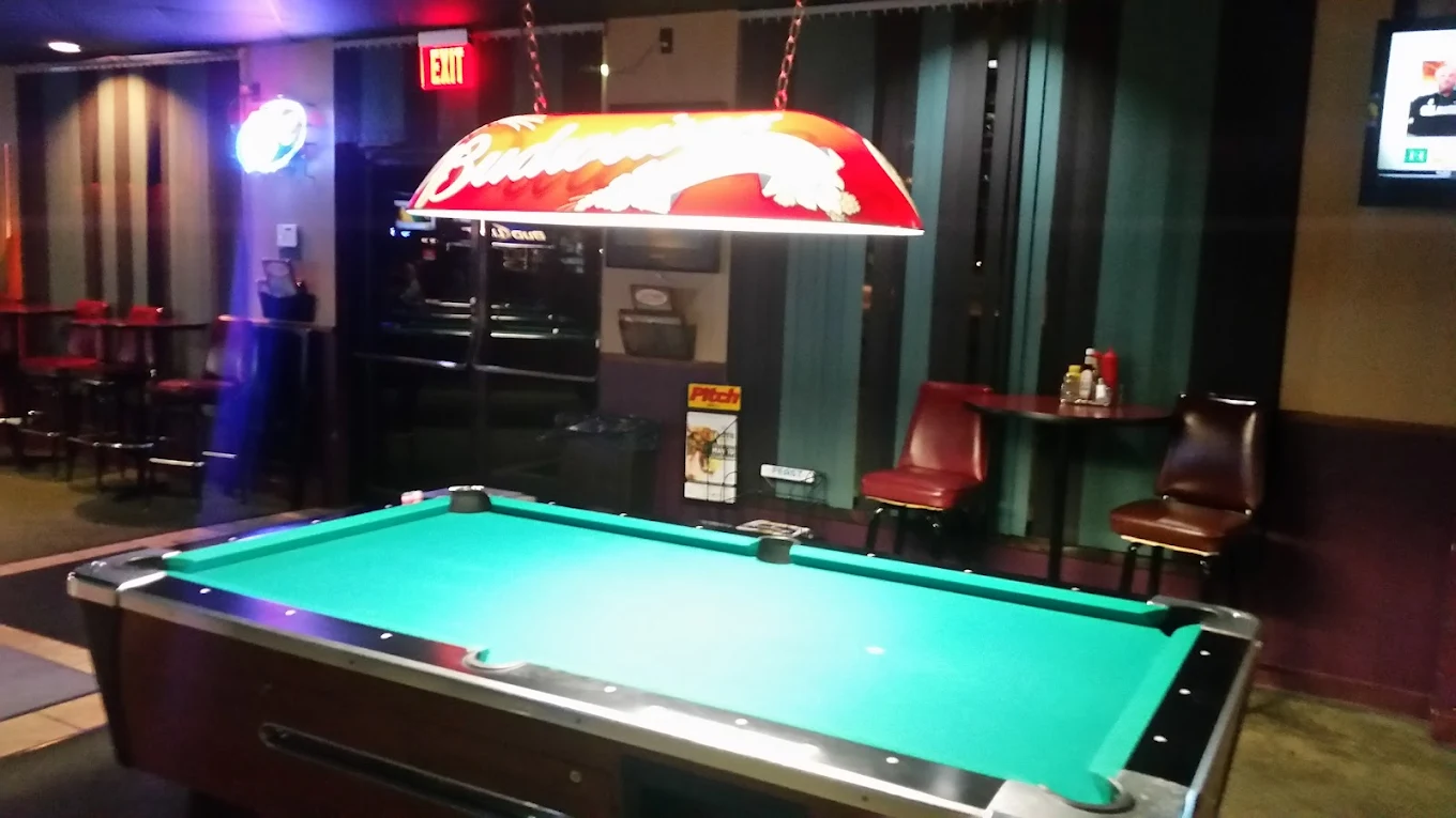 Side Pockets pool hall exterior/interior