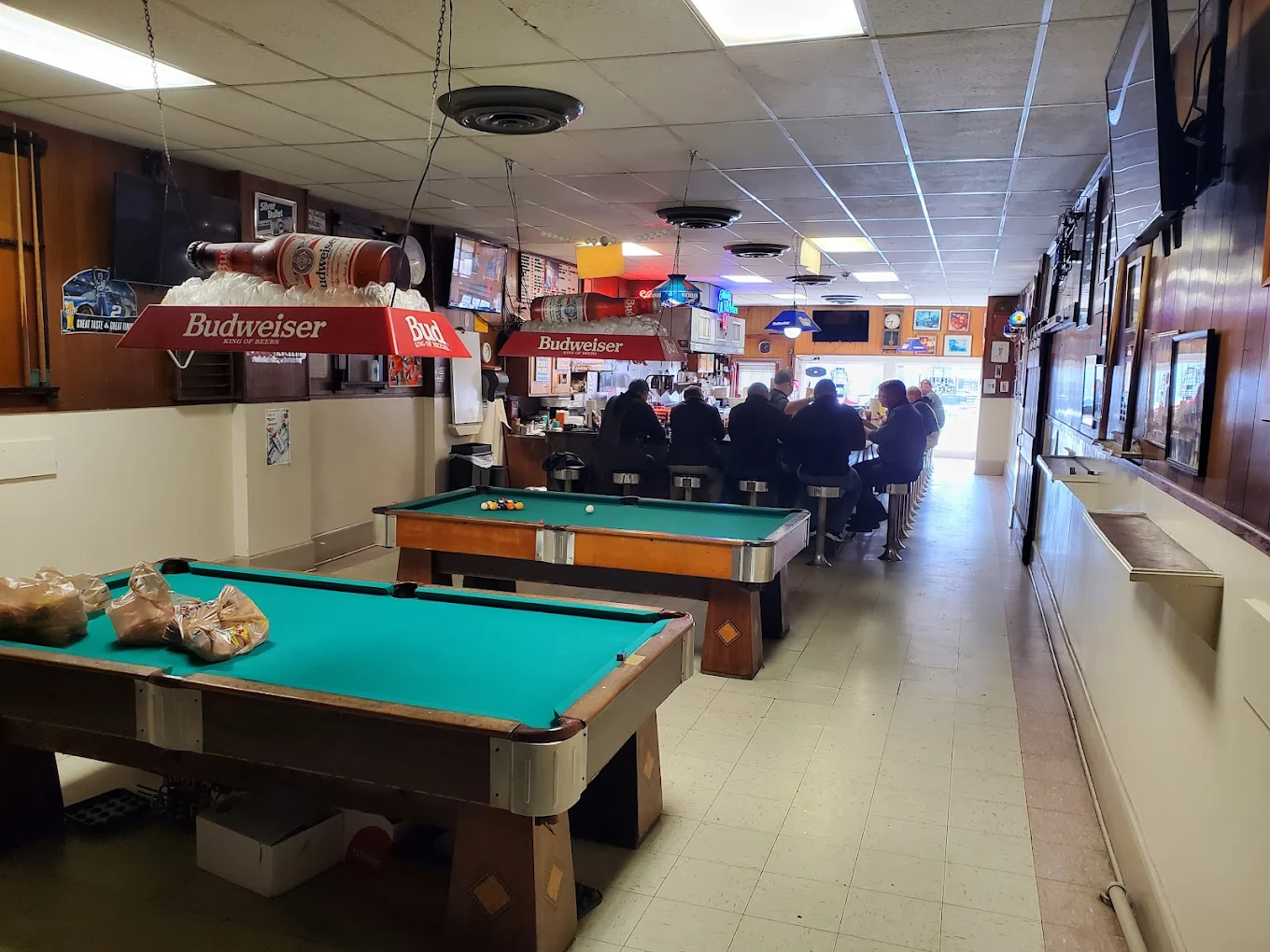 Wilson's Pool Room pool hall exterior/interior