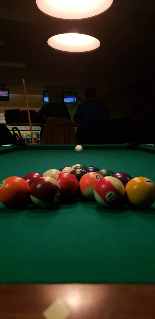 Southern Lanes Sports Center pool hall exterior/interior