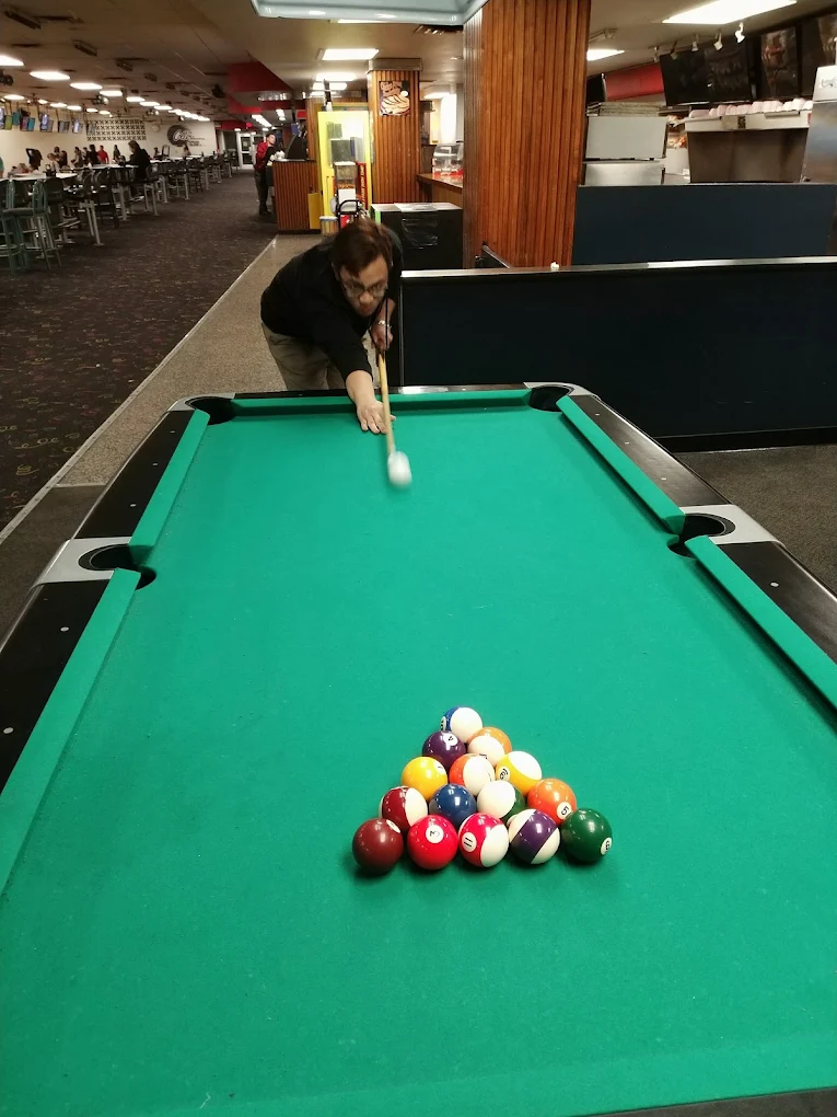 Southland Lanes pool hall exterior/interior