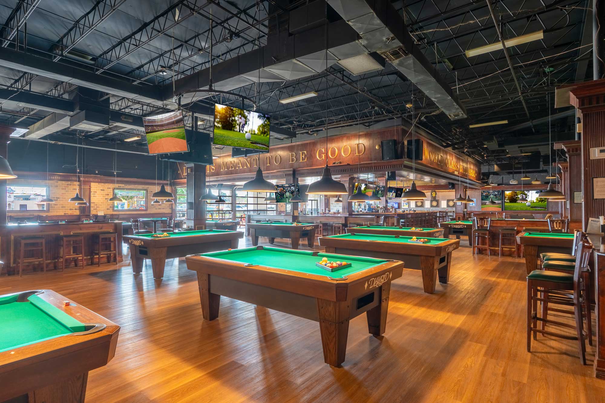 Fast Eddie's Tavern pool hall exterior/interior