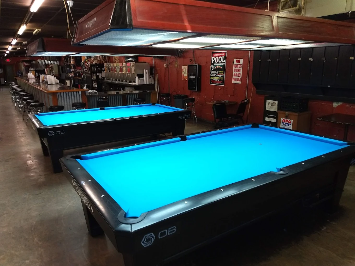 Stray Cats pool hall exterior/interior