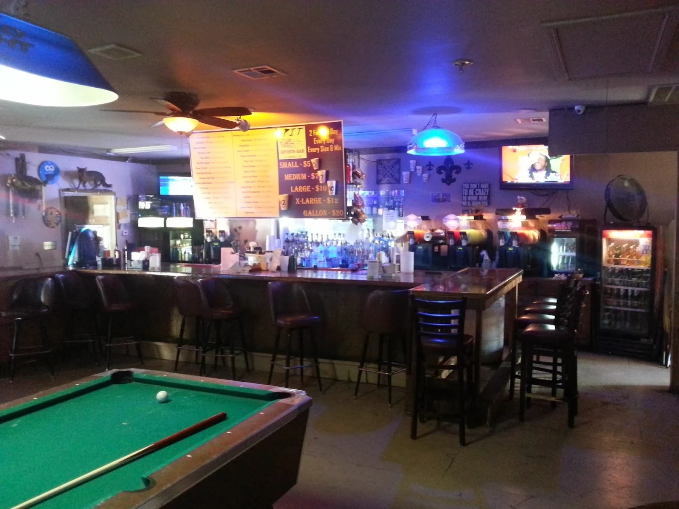 The Pit Sports Bar pool hall exterior/interior
