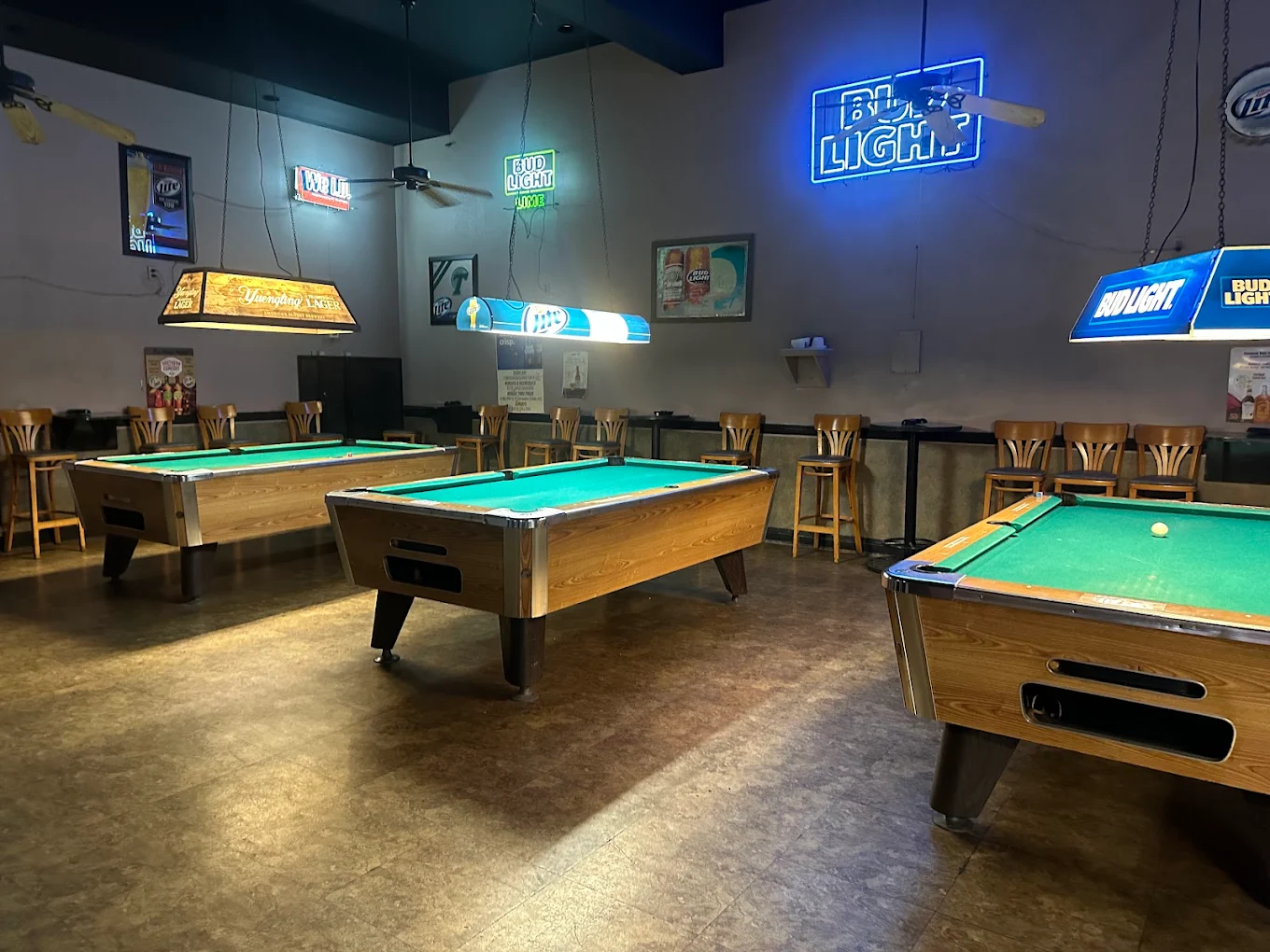 Daiquiri's and Creams pool hall exterior/interior