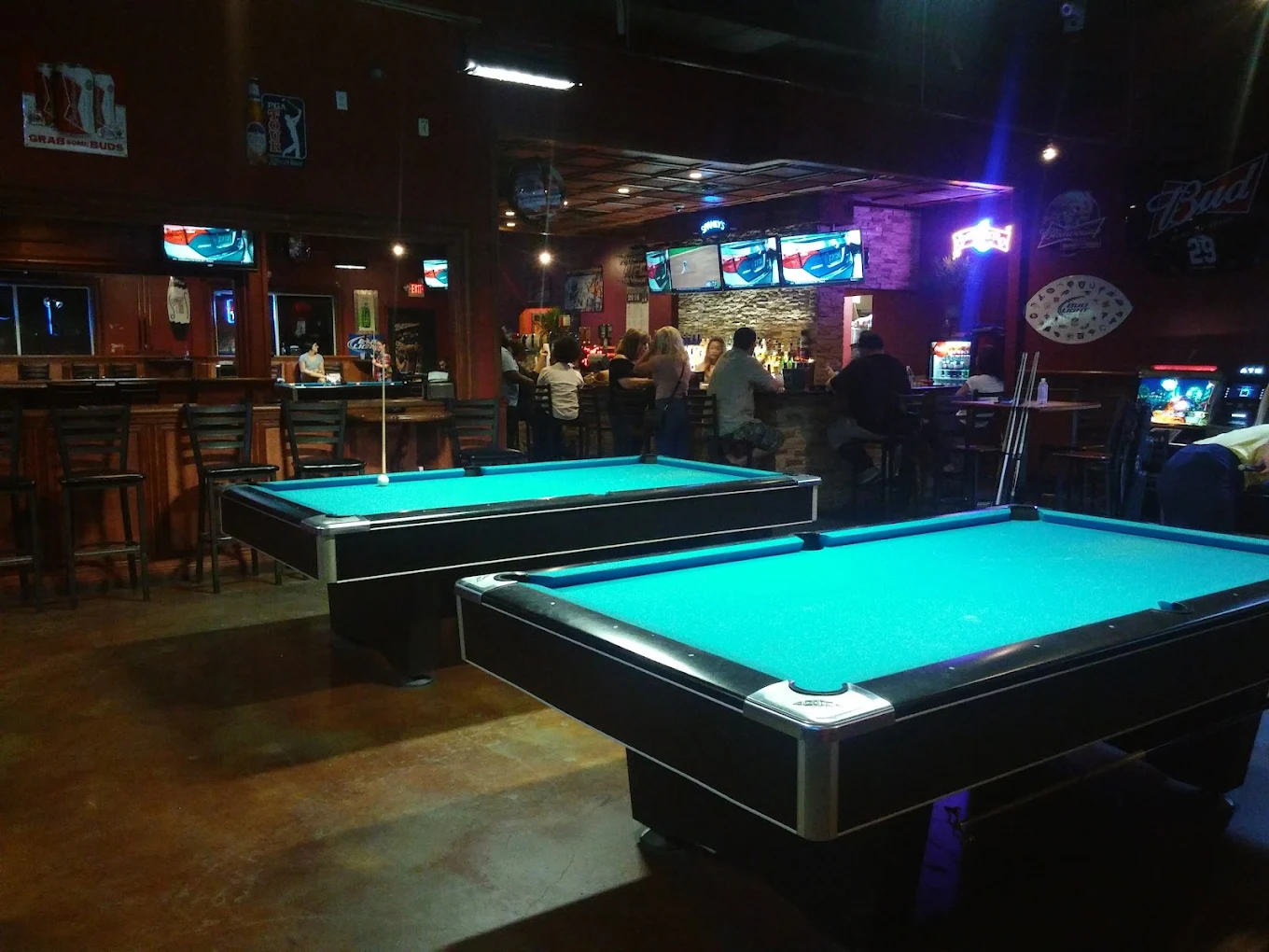Spanky's Sports Bar pool hall exterior/interior