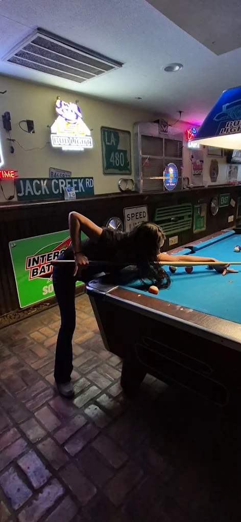 Gearheadz Bar & Grillz pool hall exterior/interior