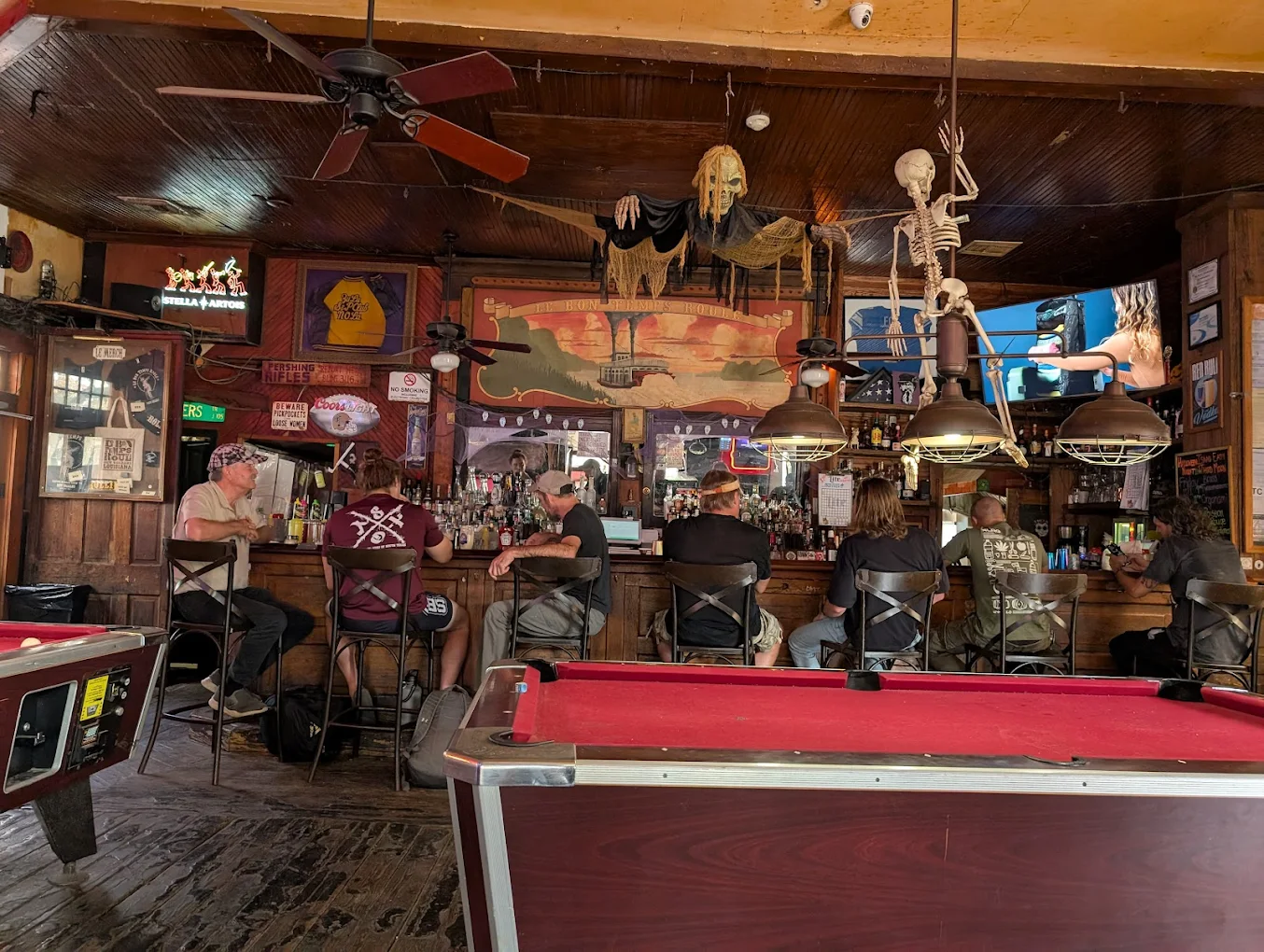 Le Bon Temps Roule pool hall exterior/interior