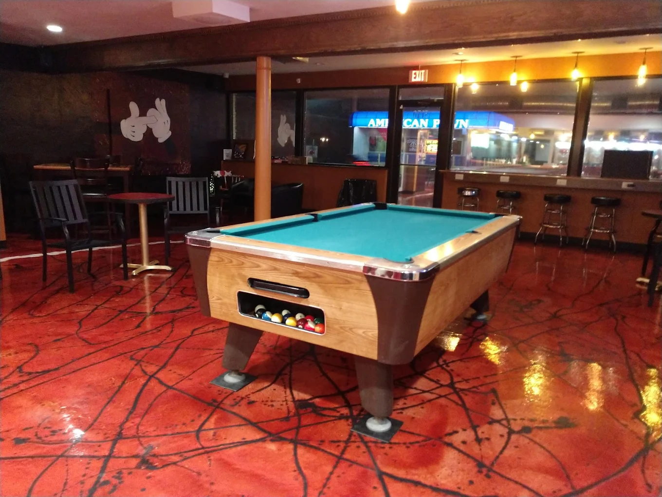 Mid City Daiquiri pool hall exterior/interior