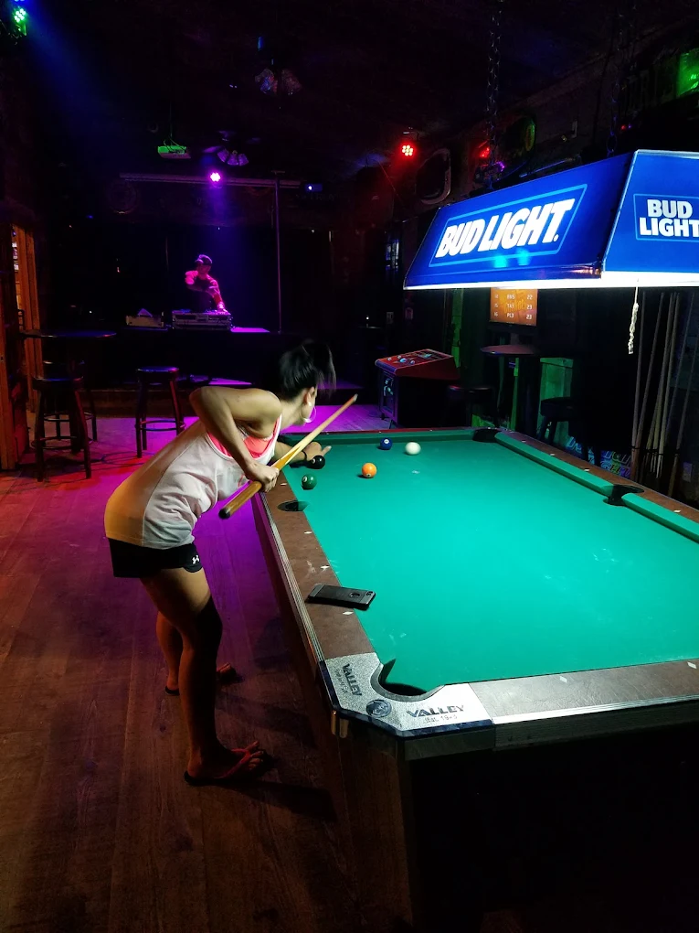 Side Porch Daiquiris Bar pool hall exterior/interior