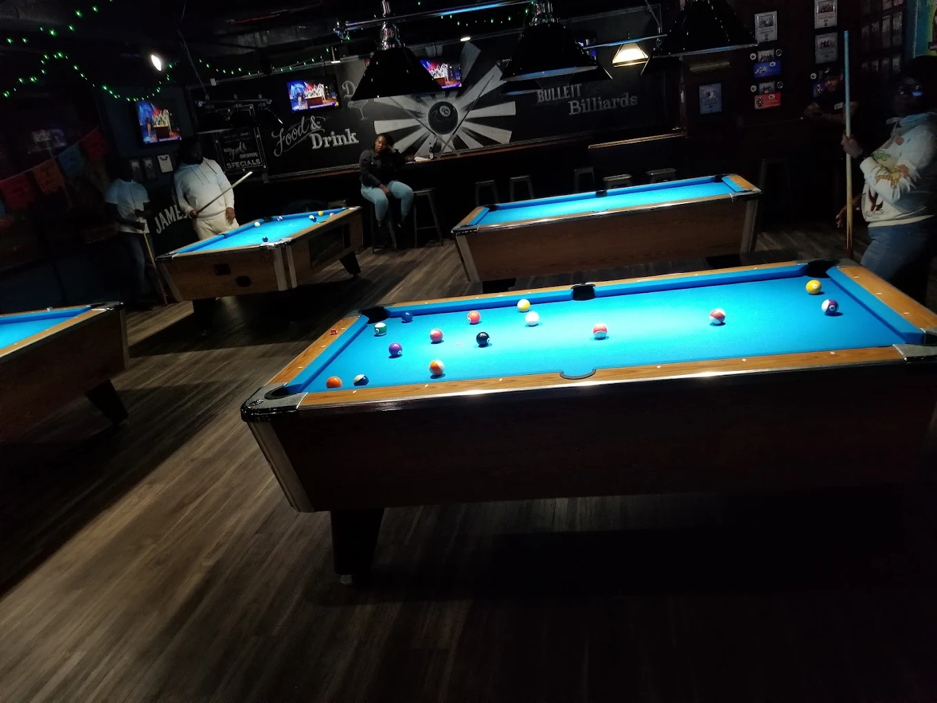Nottingham's Tavern pool hall exterior/interior