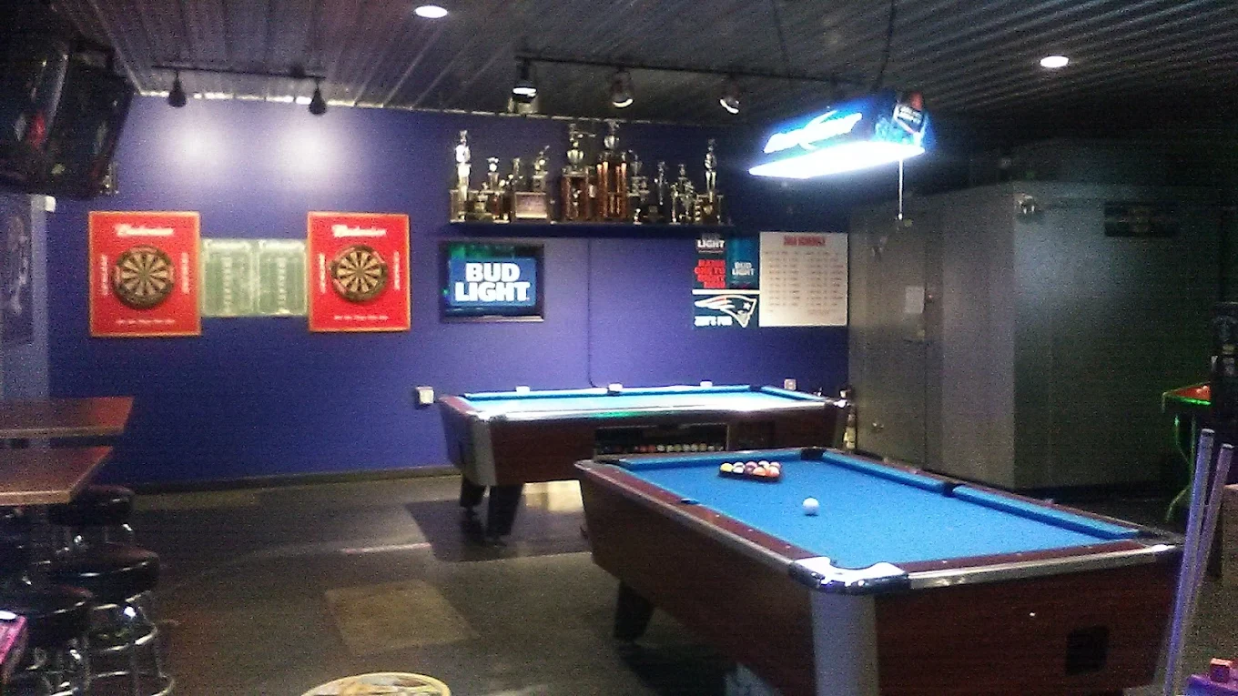 Zen's Pub pool hall exterior/interior