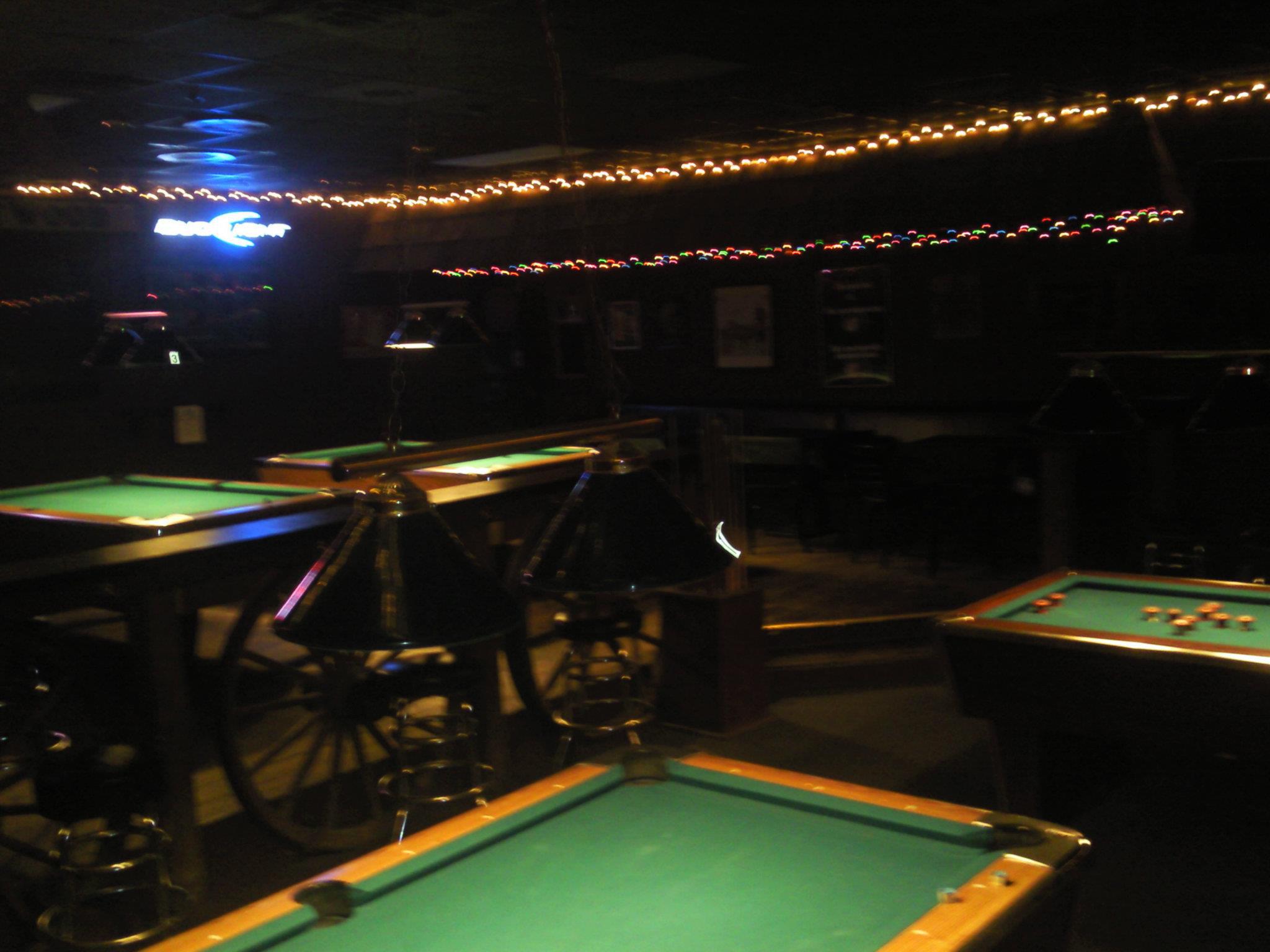 Wagon Wheel Lounge pool hall exterior/interior