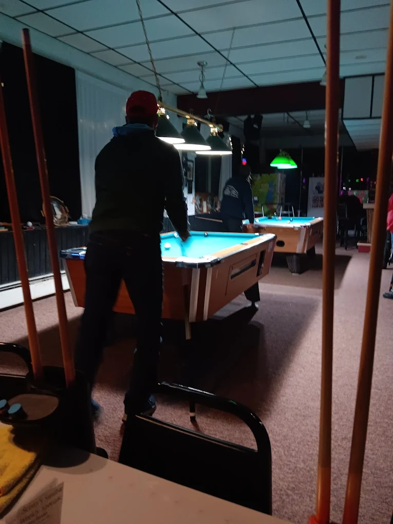 Scotty's Sandbar pool hall exterior/interior
