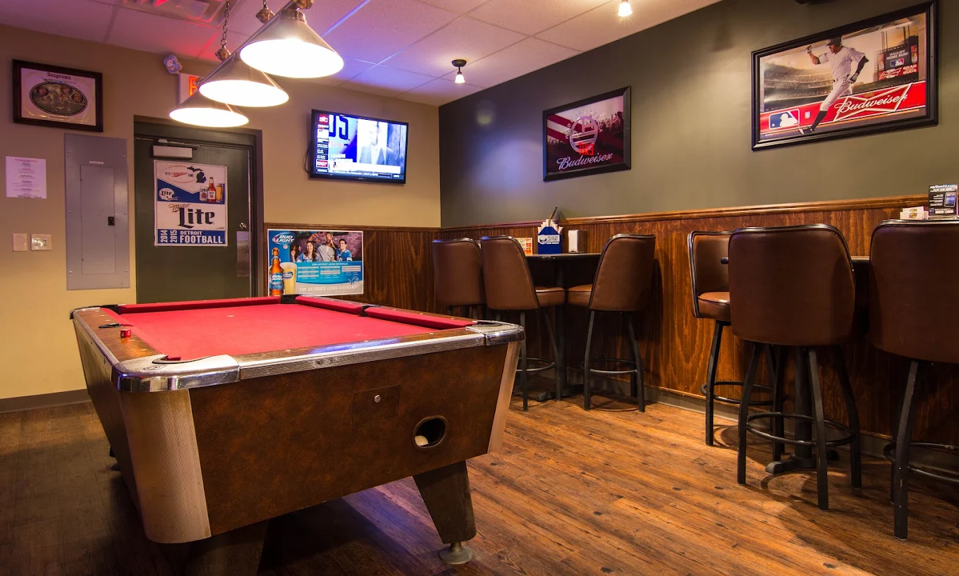 Royal Inn Bar & Grill pool hall exterior/interior