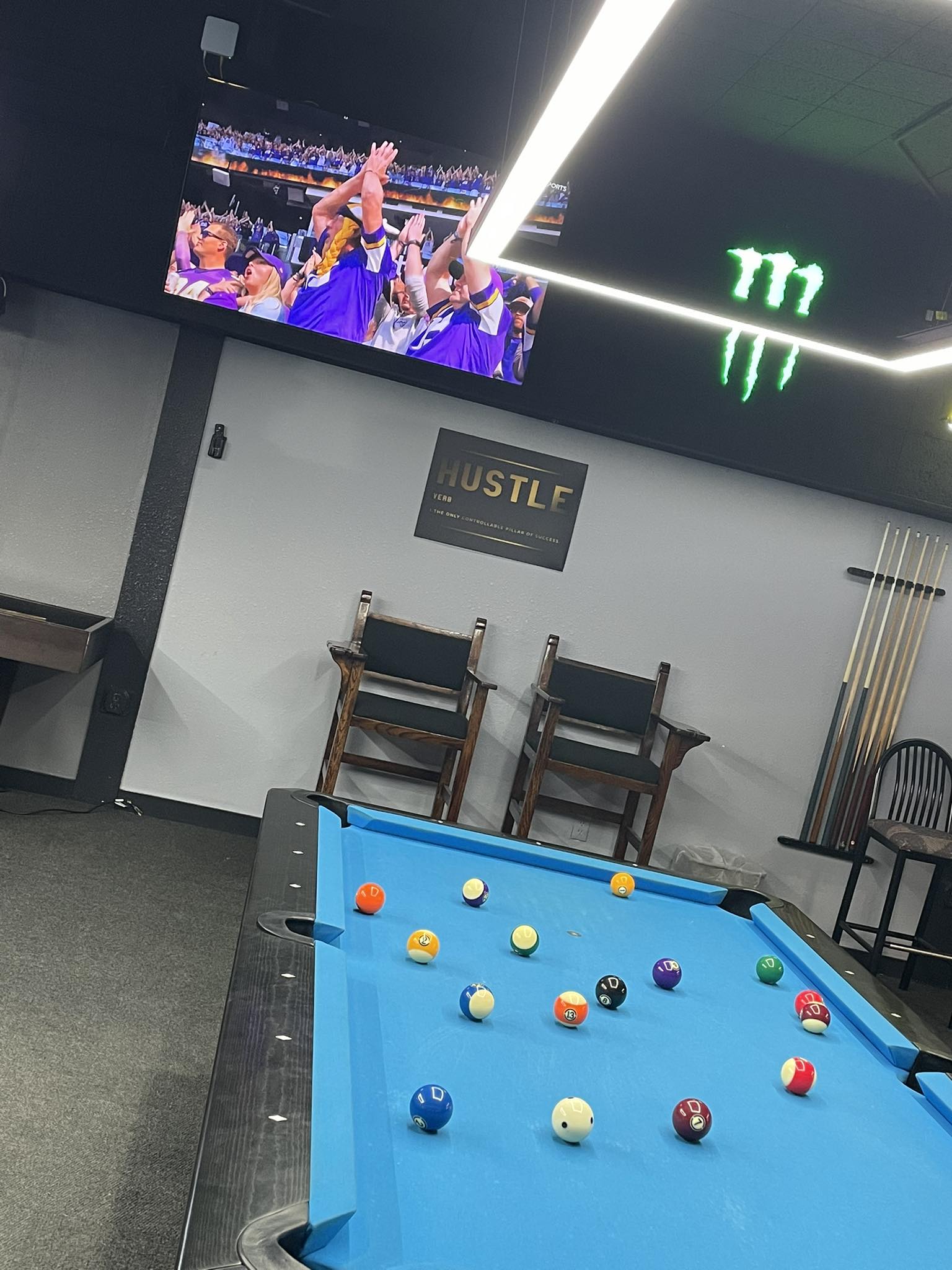 Highway 10 Billiards & Pub pool hall exterior/interior