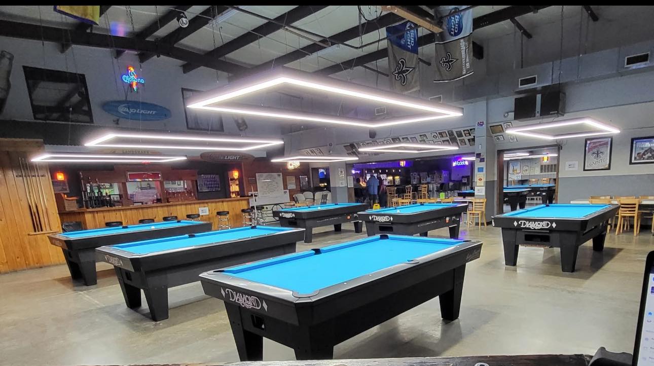 The Daiquiri Shack pool hall exterior/interior