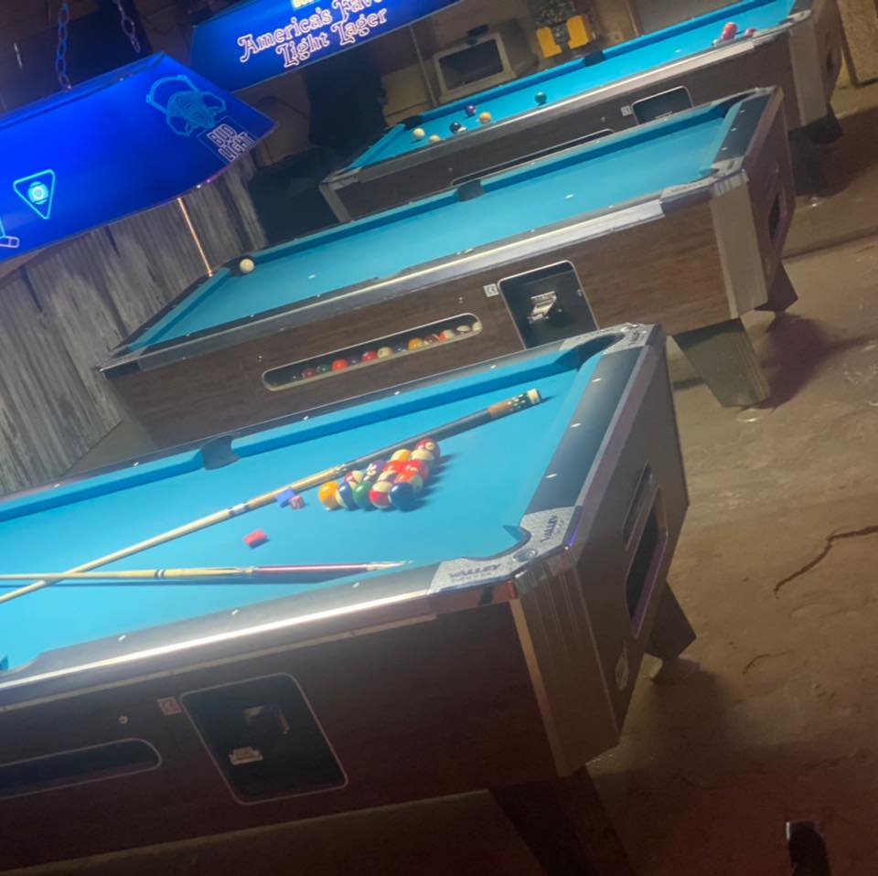 Bighead's On The Rez pool hall exterior/interior