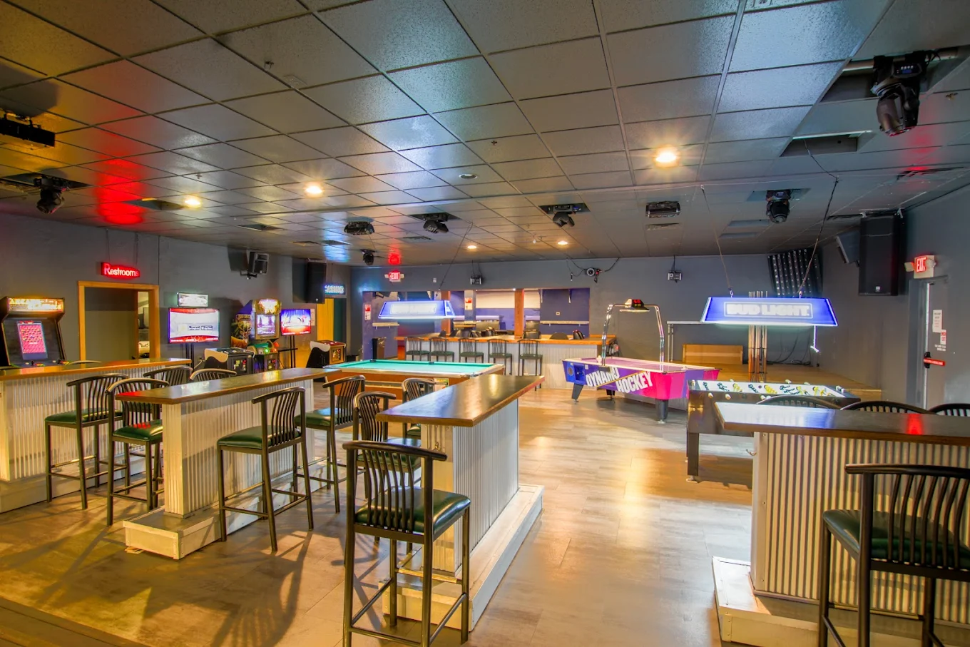 Bullwackers Lounge & Billiards pool hall exterior/interior