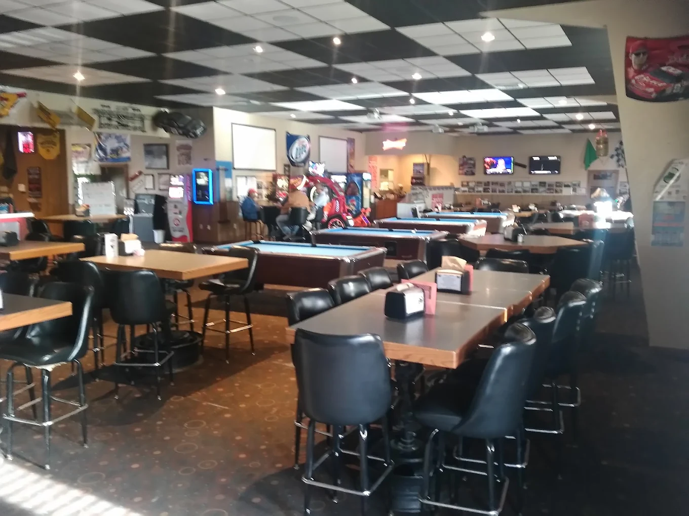 Pit Stop Tavern pool hall exterior/interior