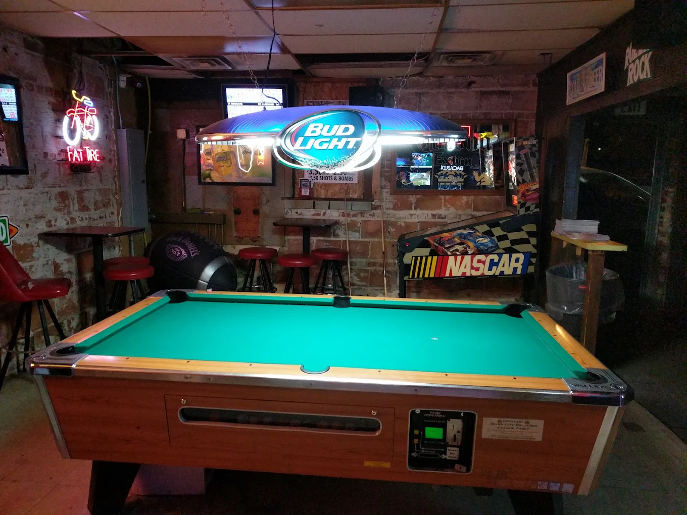 The Elbow Room pool hall exterior/interior