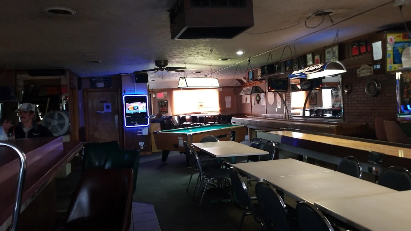 Harold's Bar pool hall exterior/interior