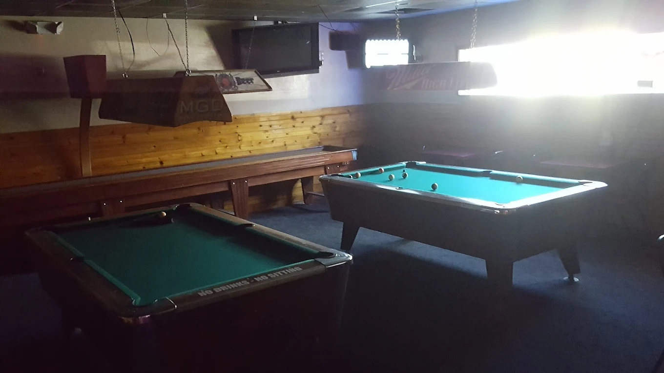 Joe's Duck Inn pool hall exterior/interior