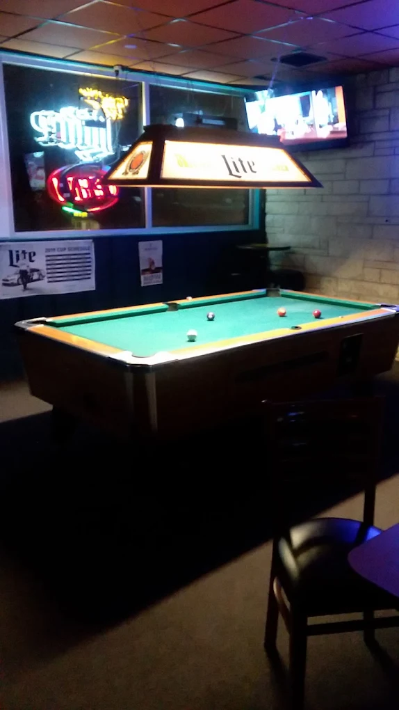 Peacock Lounge pool hall exterior/interior