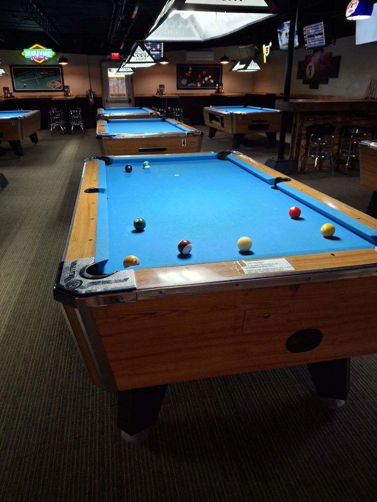 Miscues Sports Bar & Grill pool hall exterior/interior
