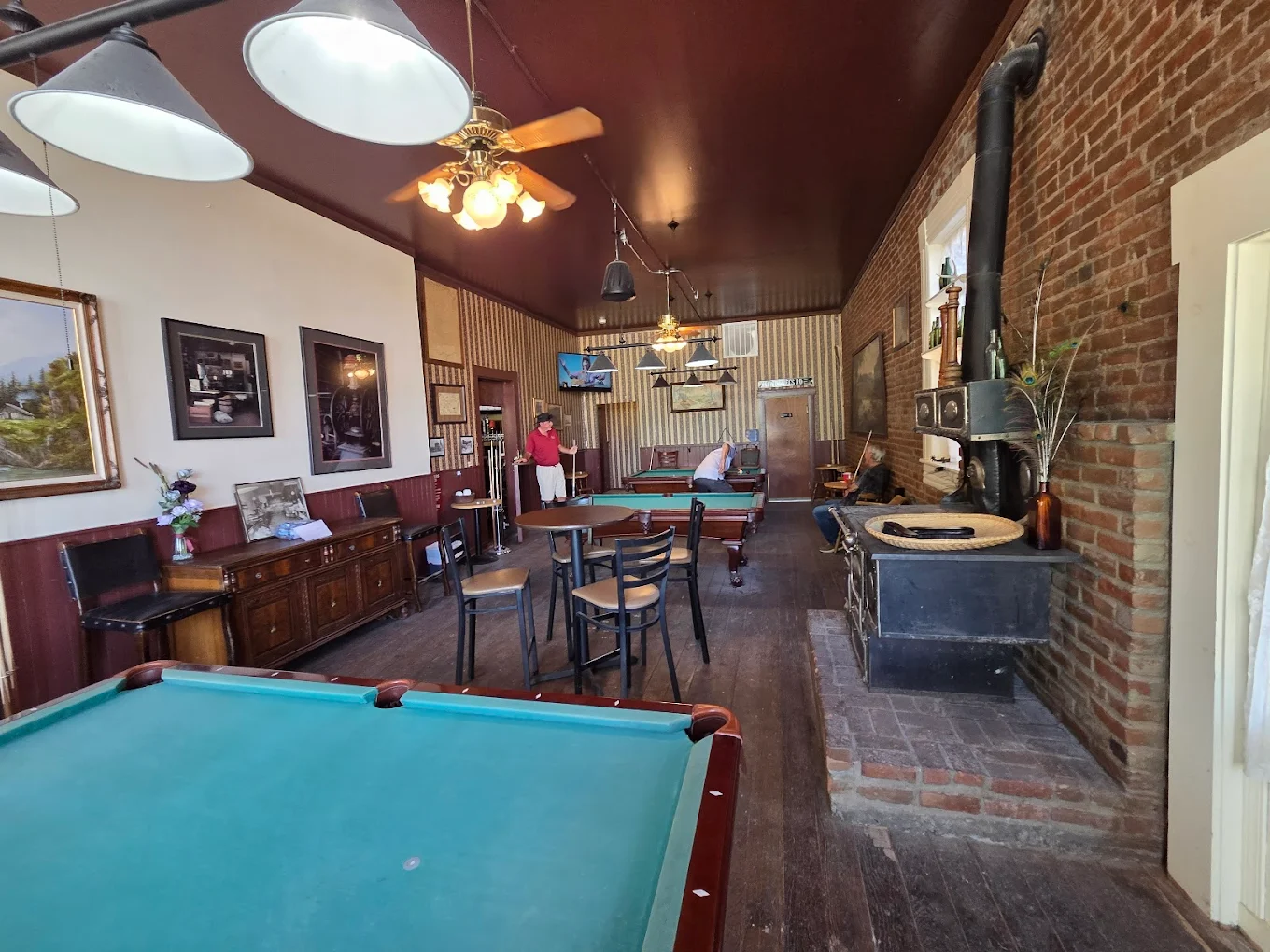 The Odeon pool hall exterior/interior