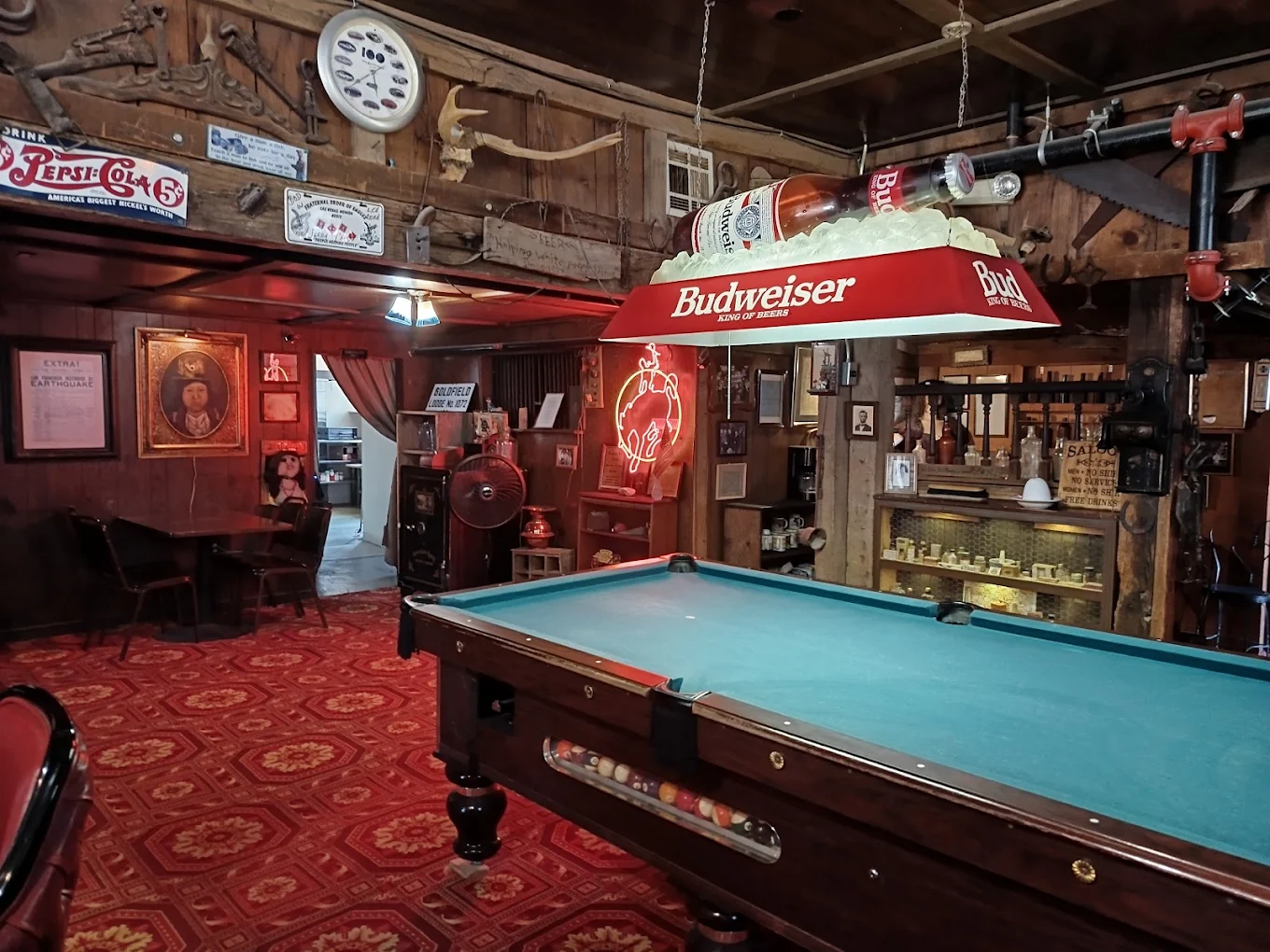 Santa Fe Motel & Saloon pool hall exterior/interior