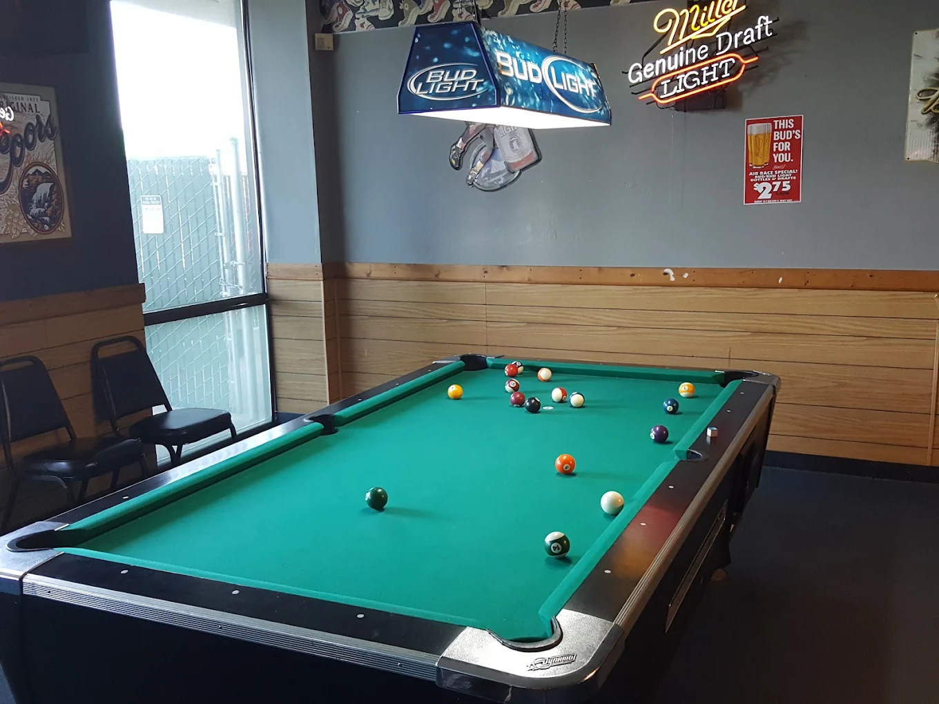 The Pylon Bar and Grill pool hall exterior/interior