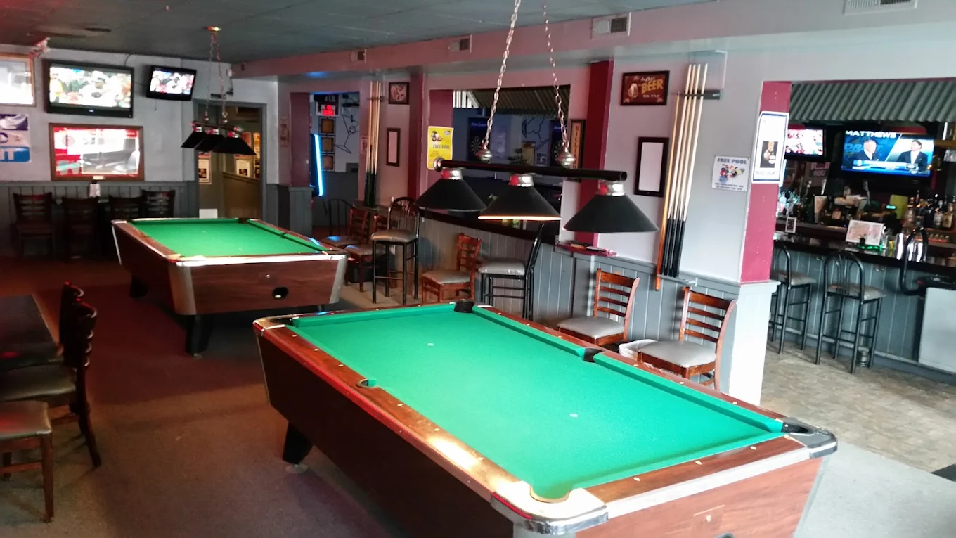 Slade's Food & Spirits pool hall exterior/interior