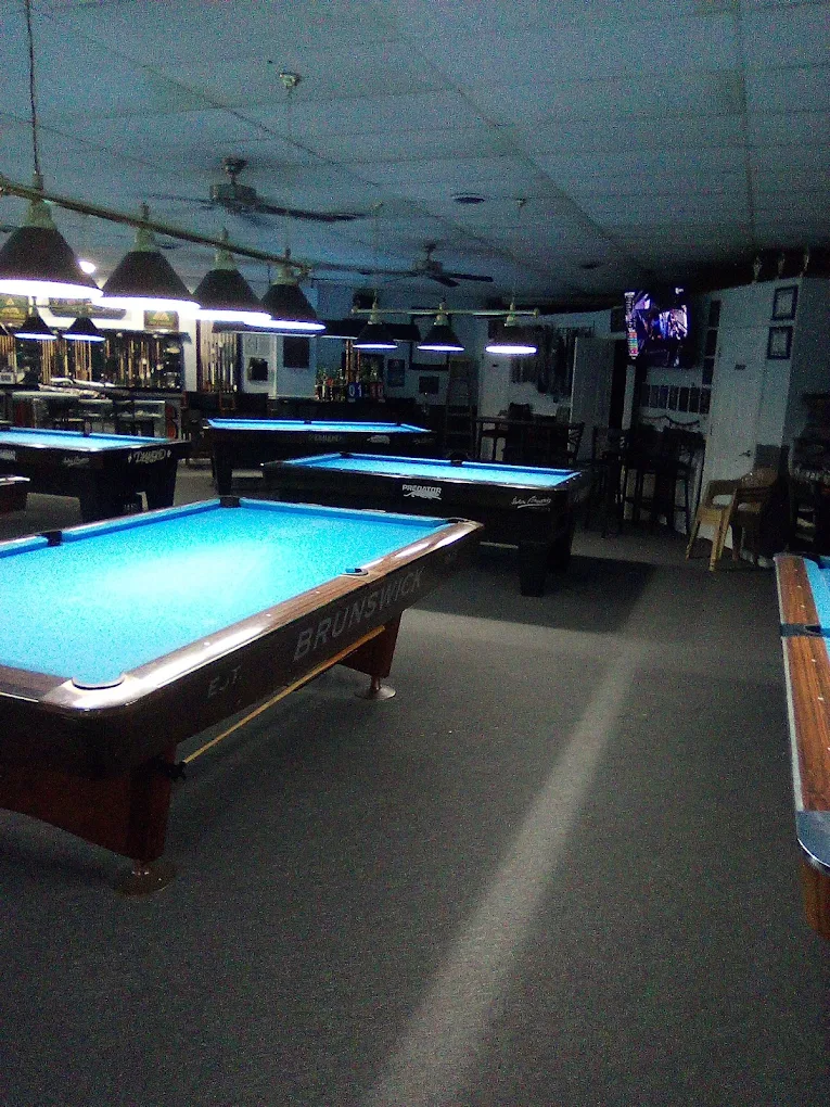 Side Pocket Billiards pool hall exterior/interior