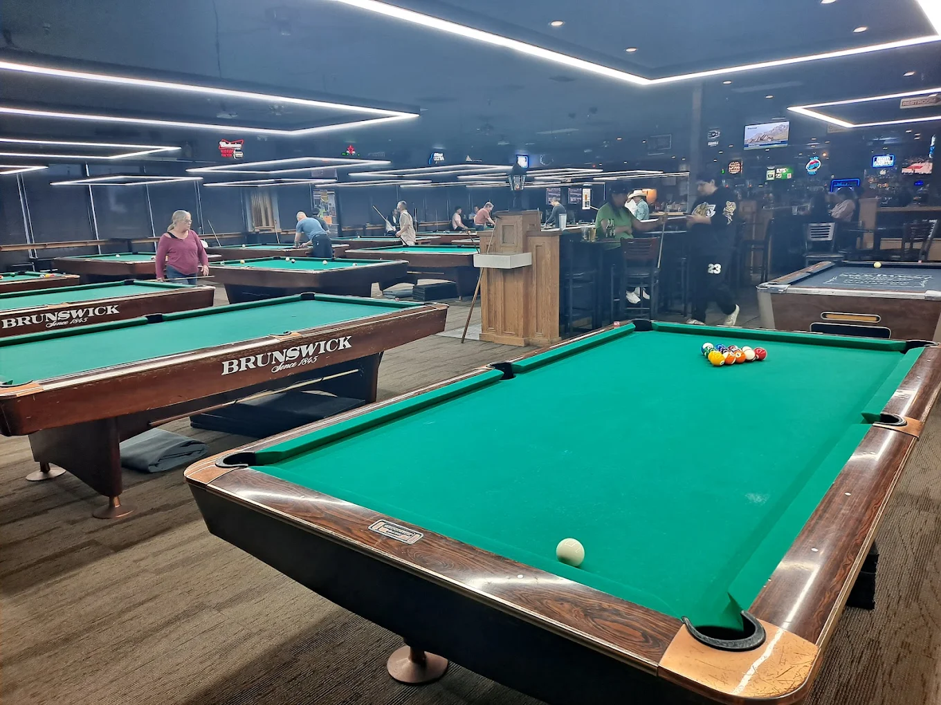 Slate Street Billiards pool hall exterior/interior