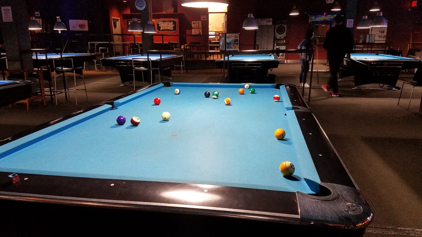 Cue Bar pool hall exterior/interior
