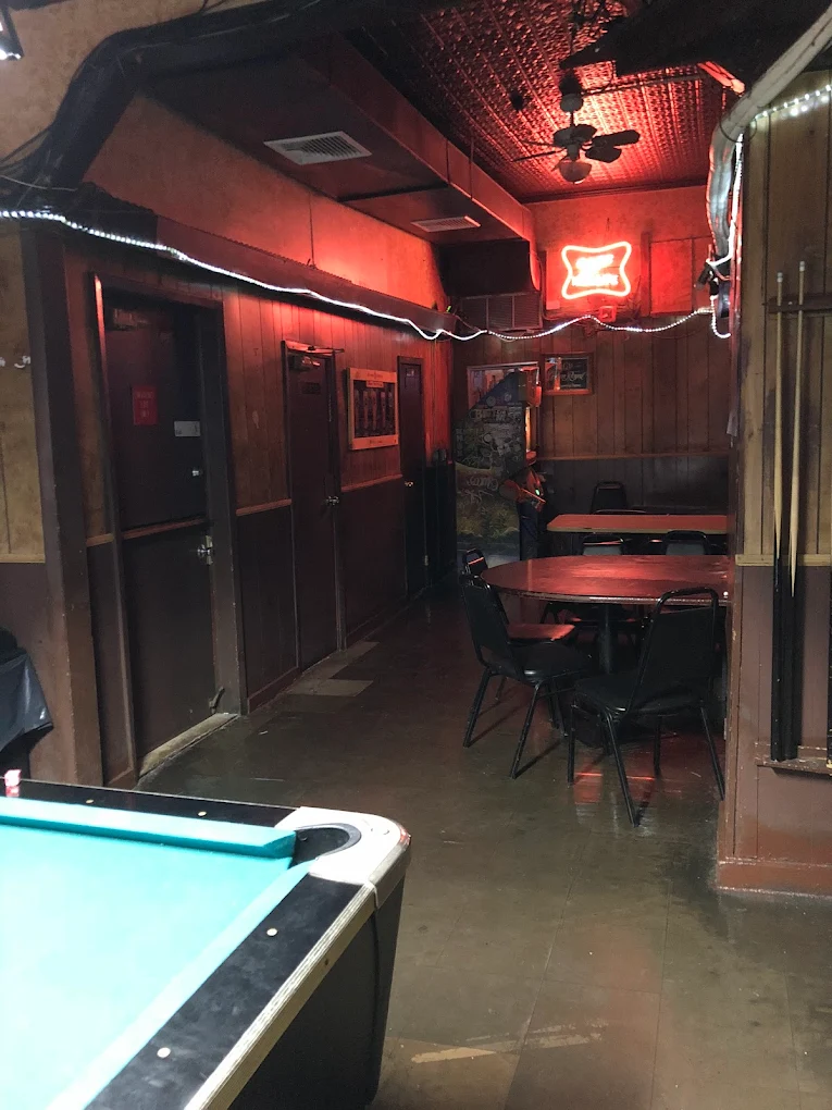 The Turkey's Nest pool hall exterior/interior