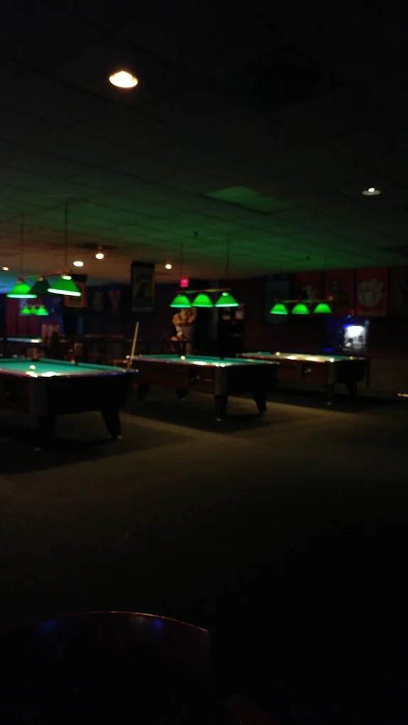 Diamond's Grille & Billiards pool hall exterior/interior