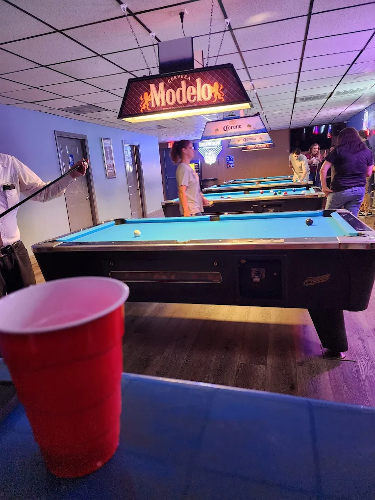 Draft Daze pool hall exterior/interior