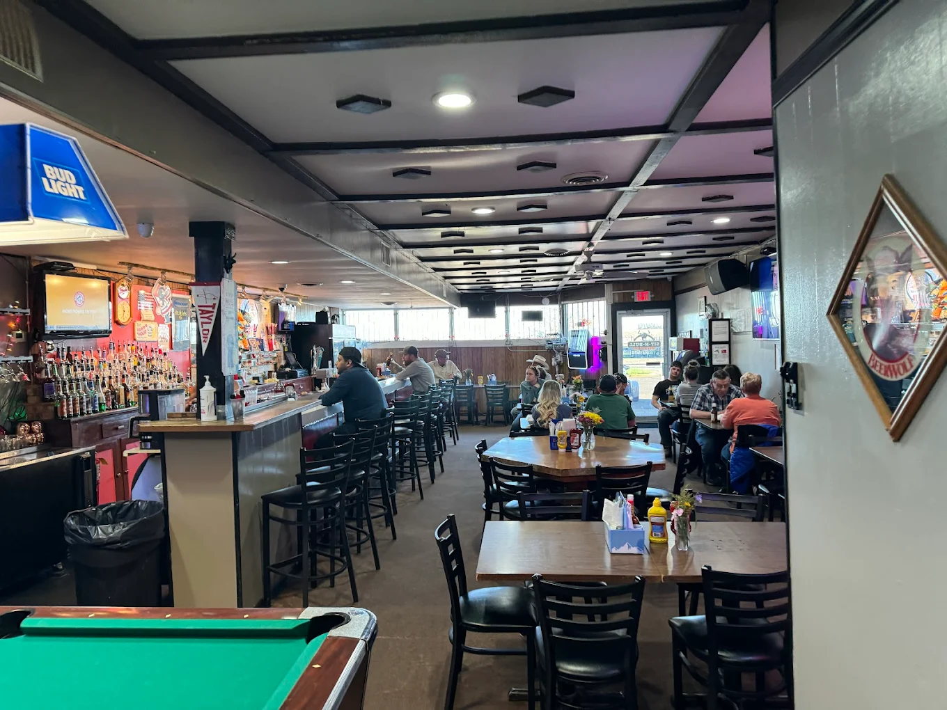 Sit-N-Bull Bar pool hall exterior/interior