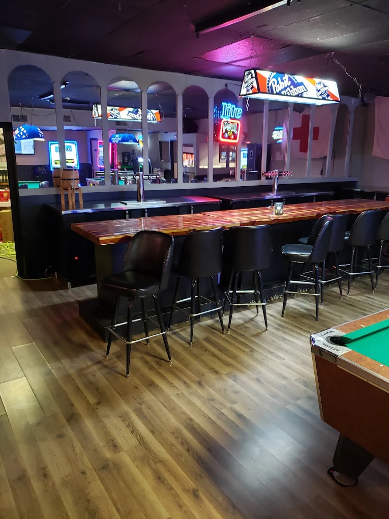 Pete's Brewhaha pool hall exterior/interior