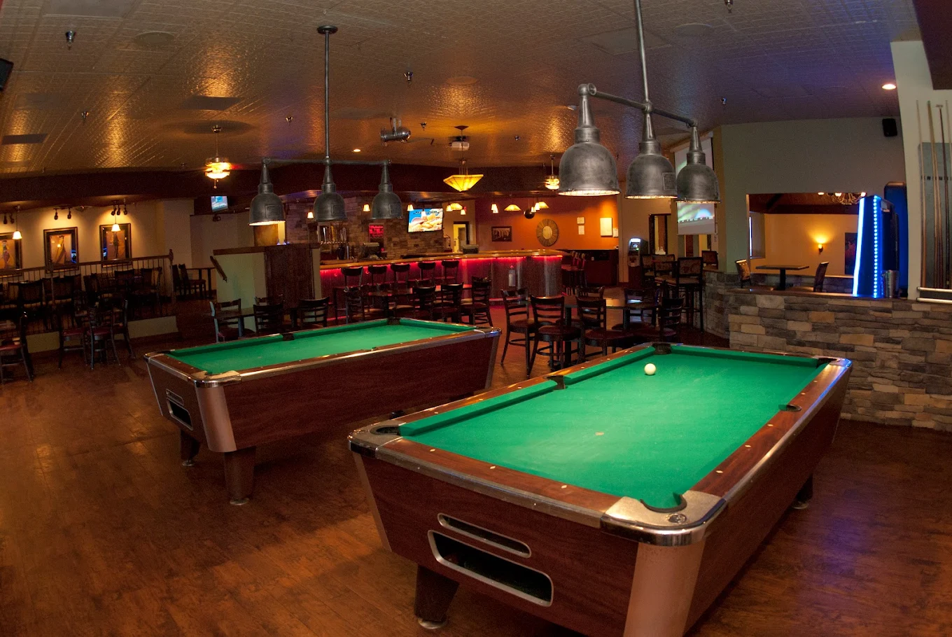 Grand Dakoto Grille & Lounge pool hall exterior/interior