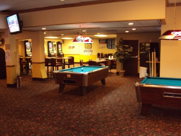 Tapp's Lounge pool hall exterior/interior